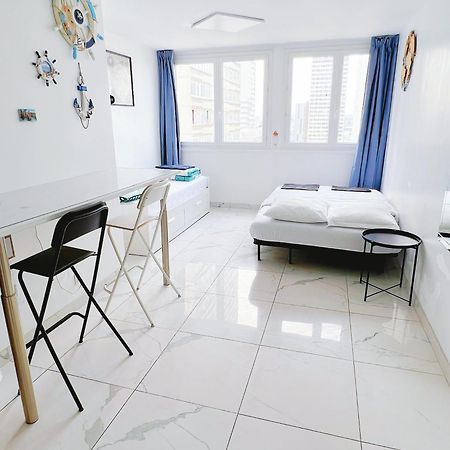 Apartment Near Subway And Supermarket Paris Exteriör bild