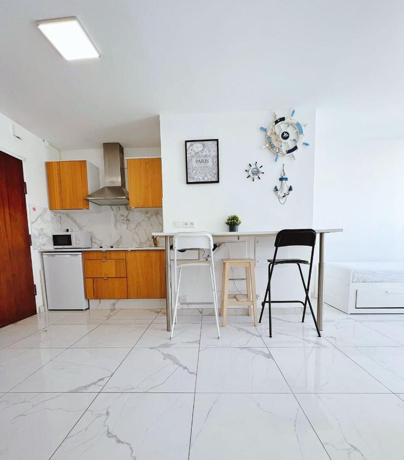 Apartment Near Subway And Supermarket Paris Exteriör bild