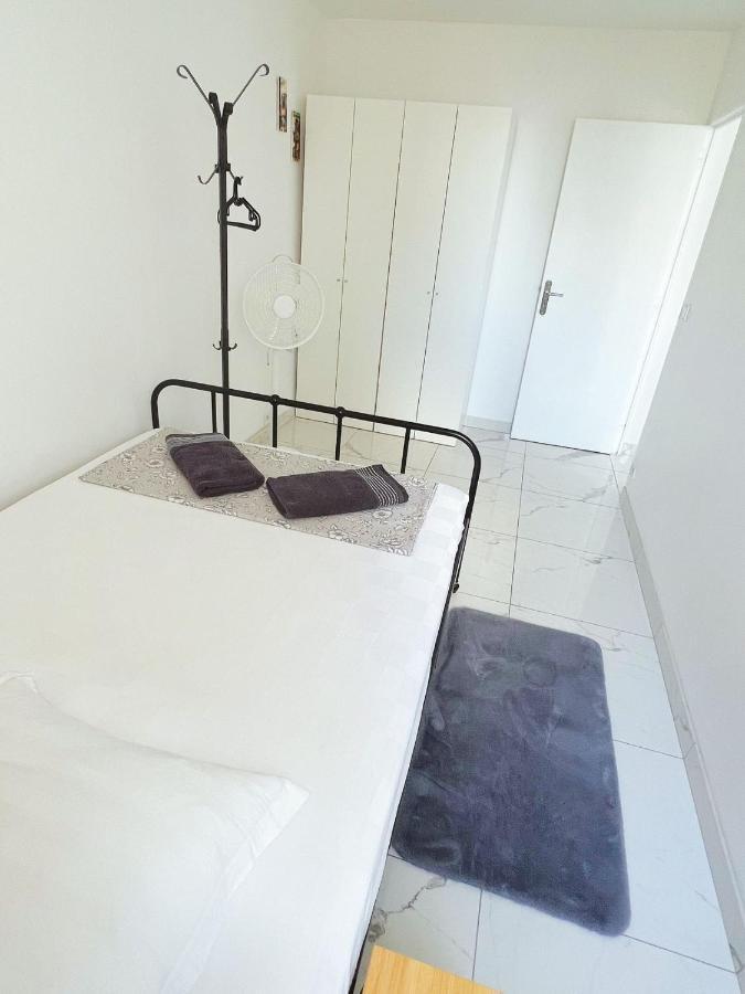 Apartment Near Subway And Supermarket Paris Exteriör bild