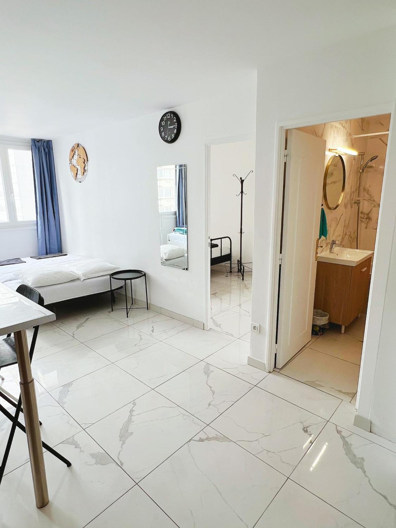 Apartment Near Subway And Supermarket Paris Exteriör bild